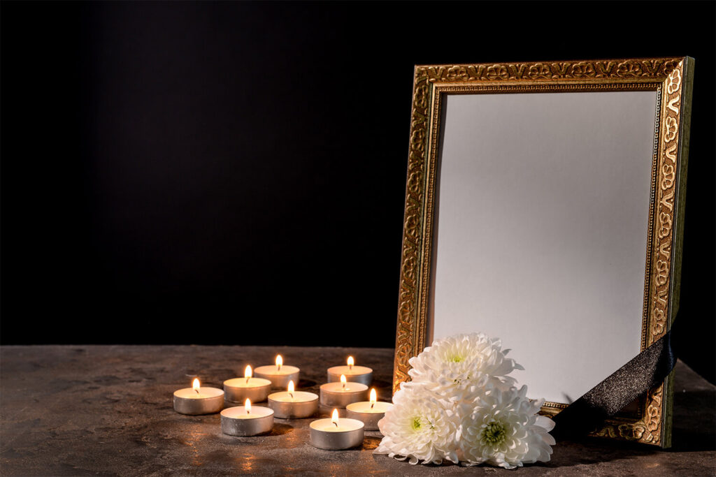 Retrato-Flores-Velas-Funeraria-Cardona